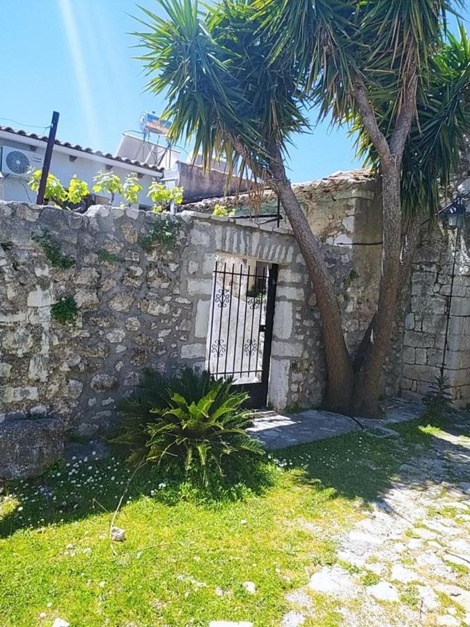 Castle Of Himara Apartment Exterior photo